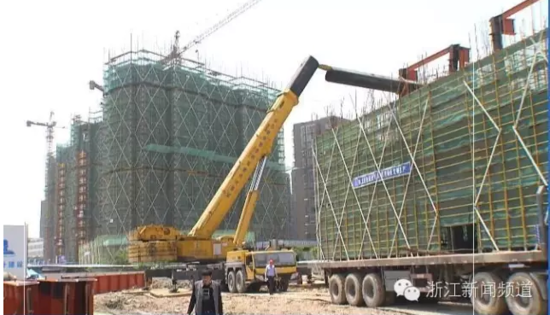 五一假期，杭州一工地的起重機吊機倒塌，造成1人重傷，3人輕傷